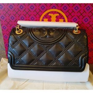 Meet your Posher, Esin